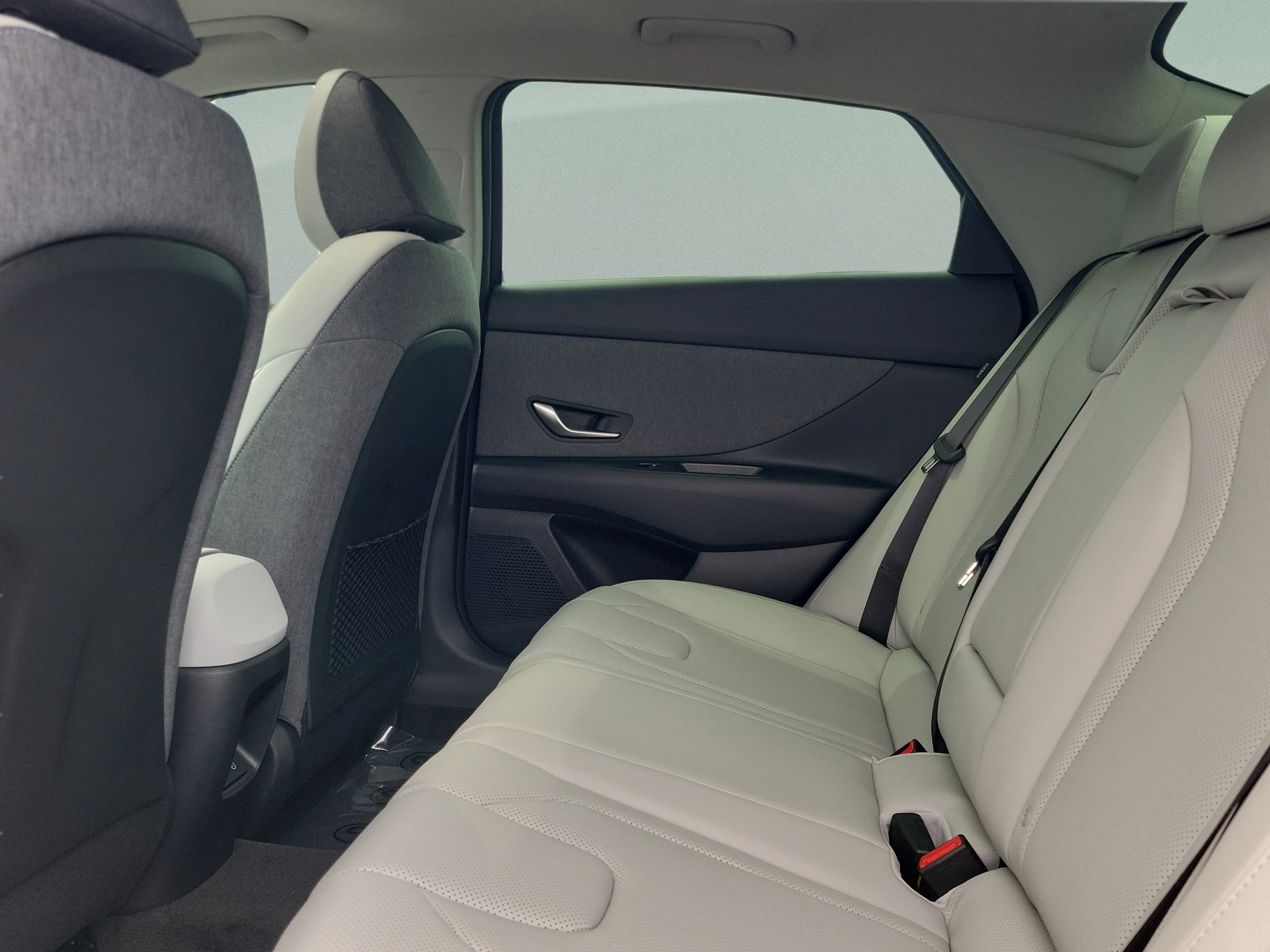Certified 2025 Hyundai Elantra Limited FWD image 11