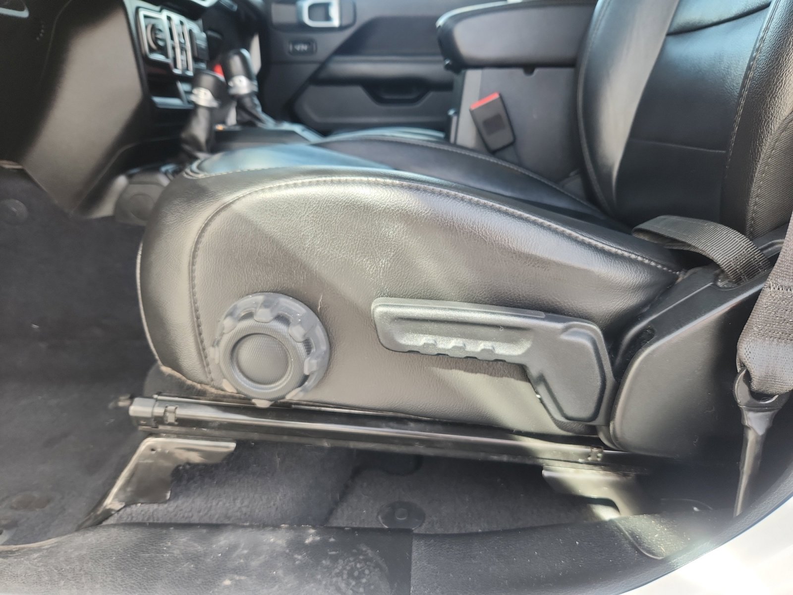 Used 2020 Jeep Wrangler Unlimited Sahara image 14