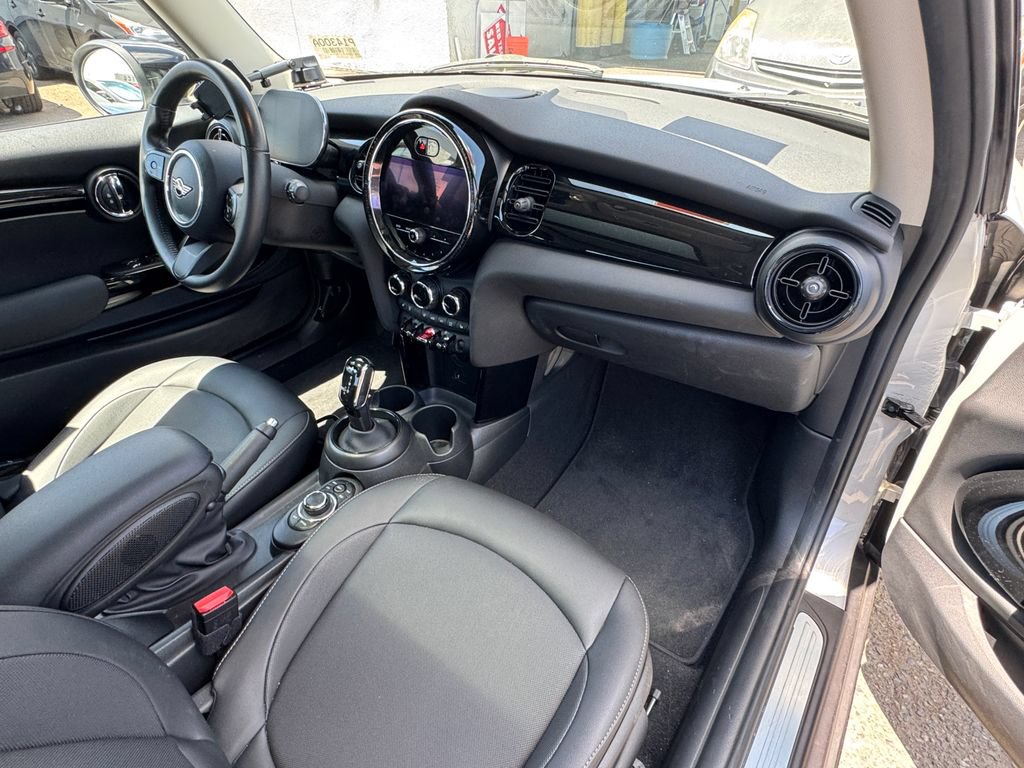Used 2023 MINI Cooper 2-Door Hardtop FWD image 5