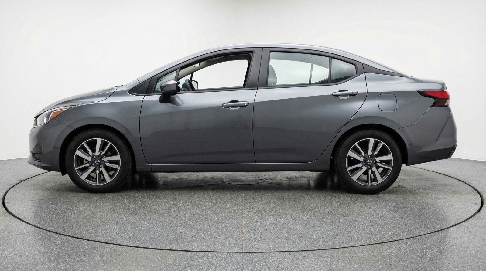 Used 2025 Nissan Versa SV FWD image 5