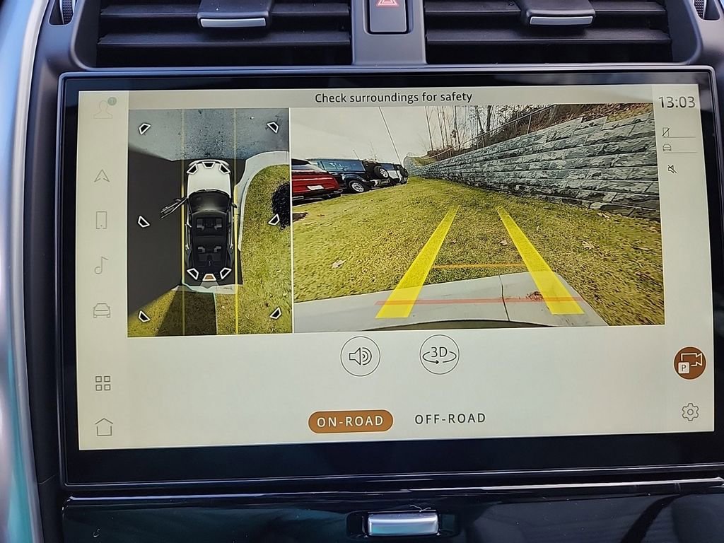 Used 2025 Land Rover Discovery S image 22