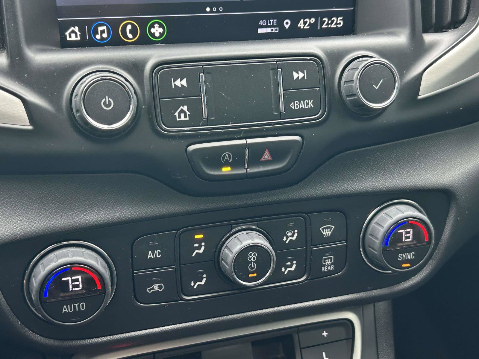 Used 2023 GMC Terrain SLT image 25