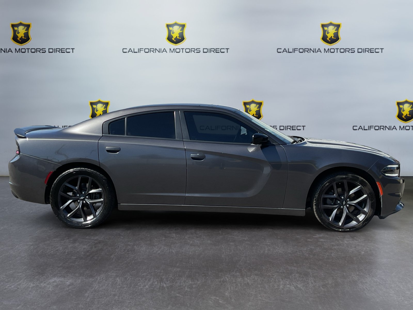 Used 2019 Dodge Charger SXT w/ Plus Group RWD image 4