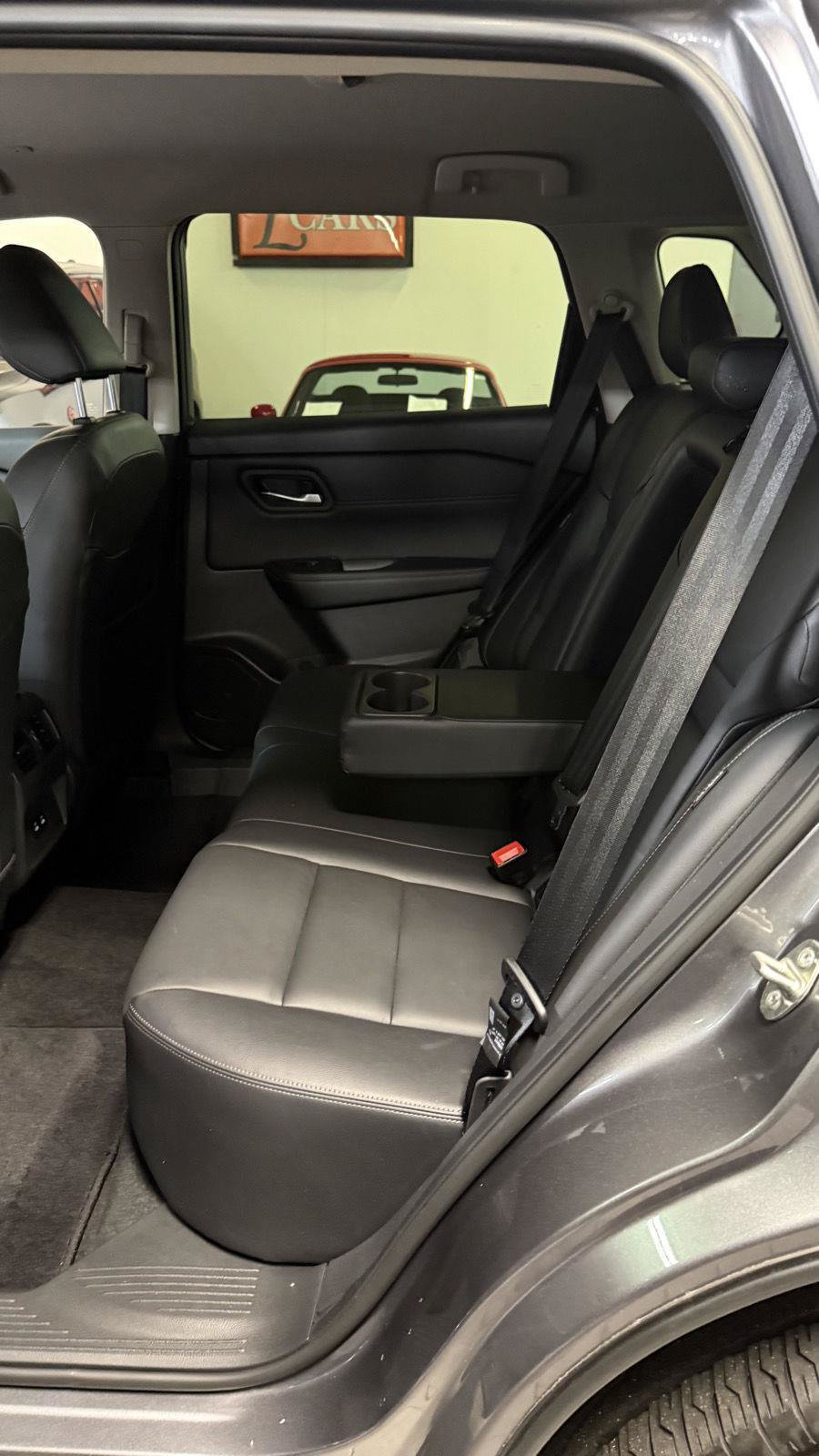 Used 2025 Nissan Rogue SL AWD/4WD image 26