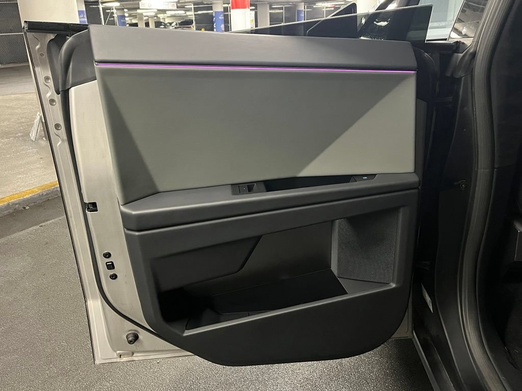 Used 2025 Tesla Cybertruck AWD Crew Cab image 21