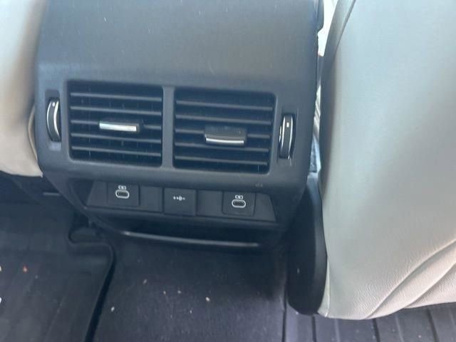 Used 2021 Land Rover Discovery Sport SE image 28