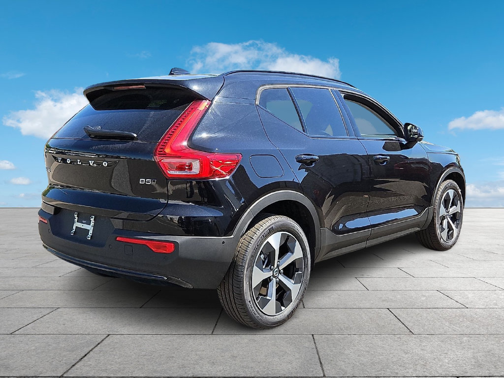 New 2026 Volvo XC40 B5 Plus w/ Climate Package AWD/4WD image 5