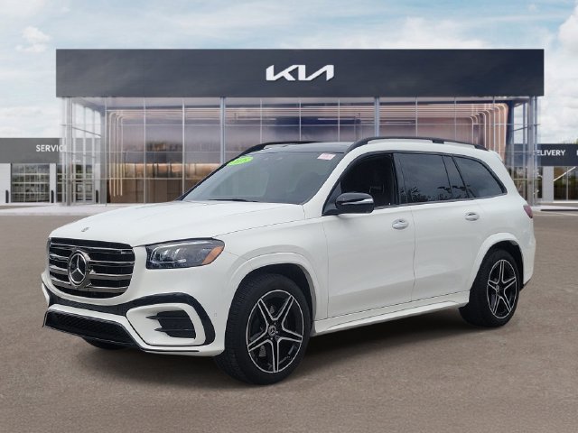 Used 2025 Mercedes-Benz GLS 450 4MATIC image 3