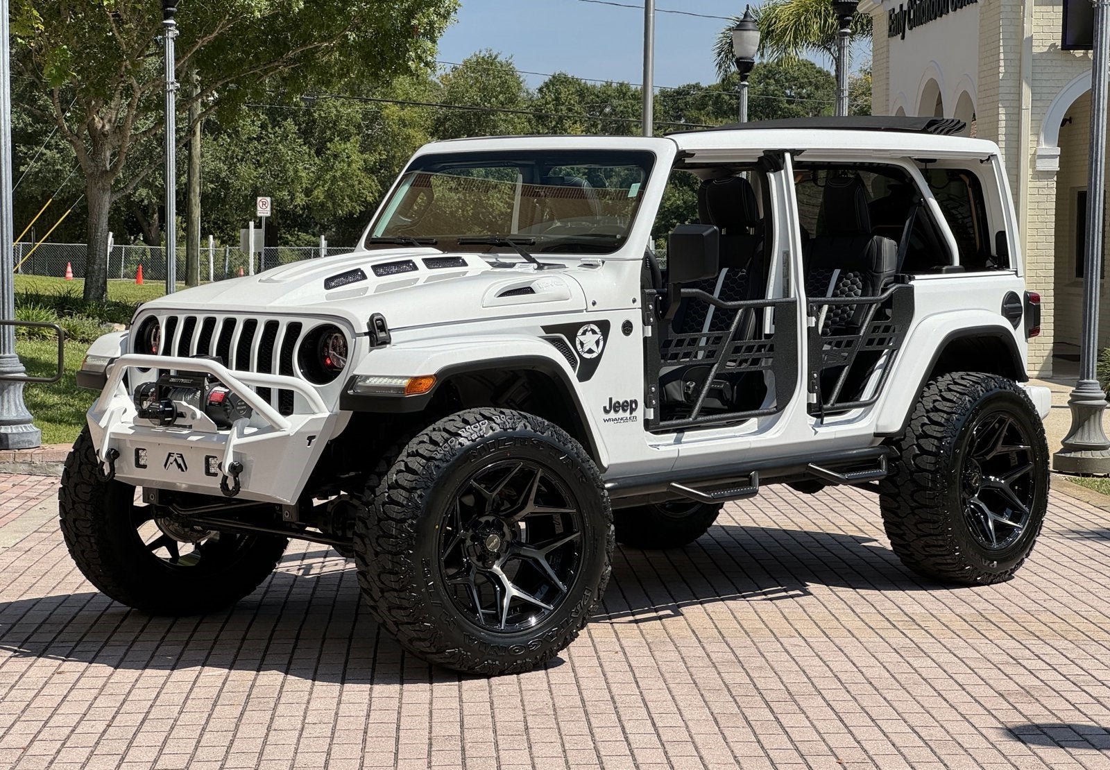 Used 2022 Jeep Wrangler Unlimited Sahara AWD/4WD image 14