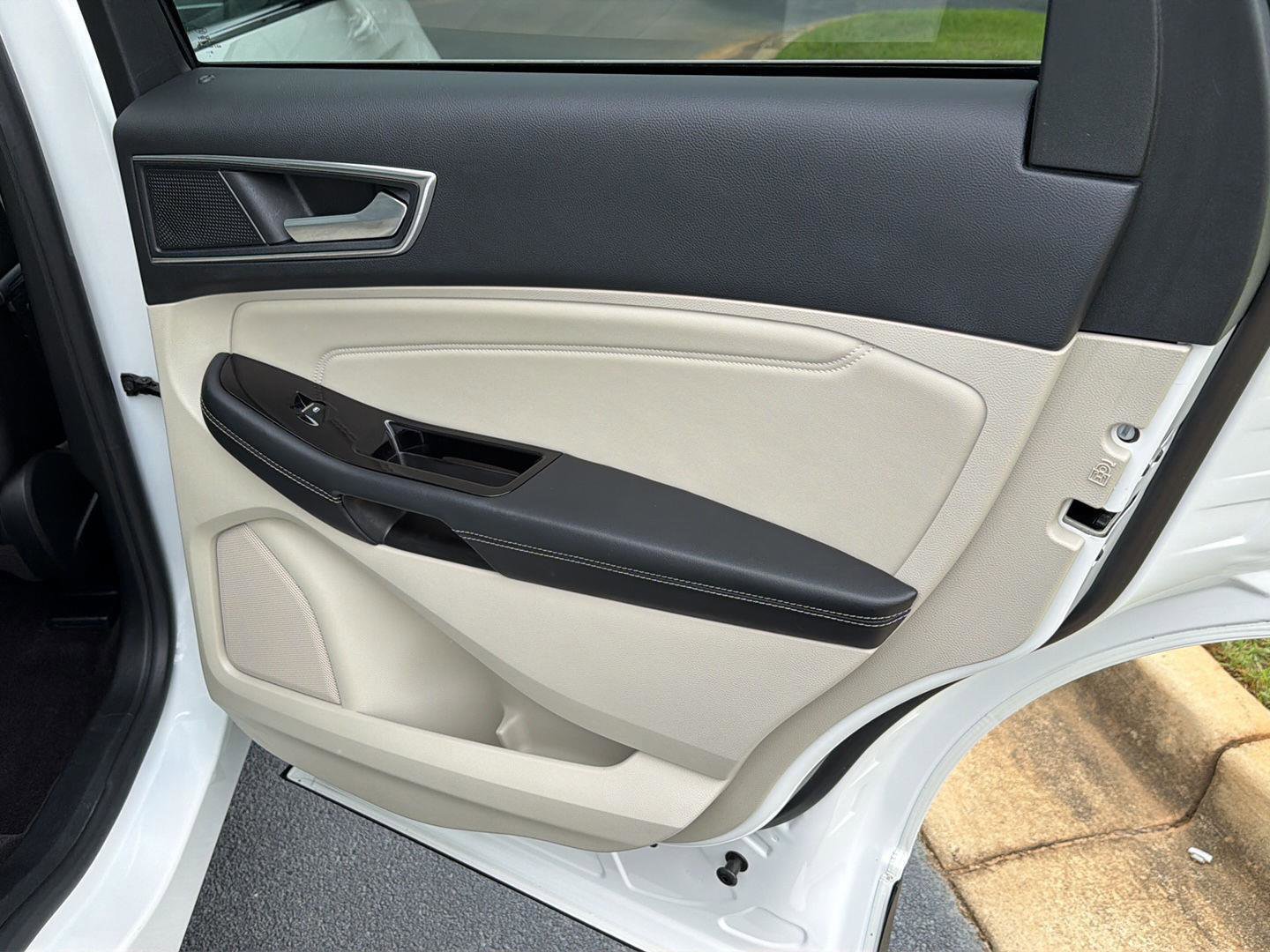Used 2020 Ford Edge Titanium FWD image 15