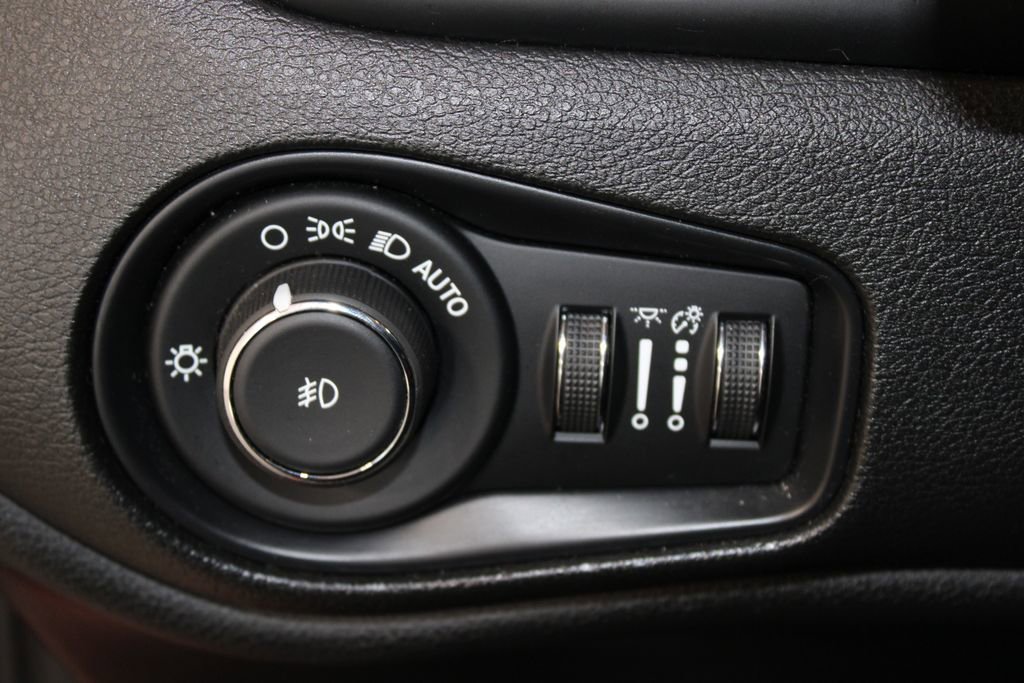 Used 2019 Jeep Renegade Latitude image 38