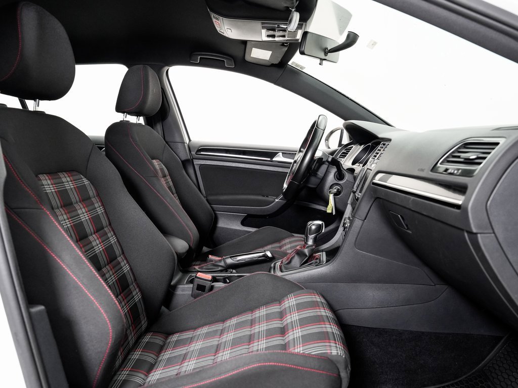 Used 2017 Volkswagen Golf S image 22