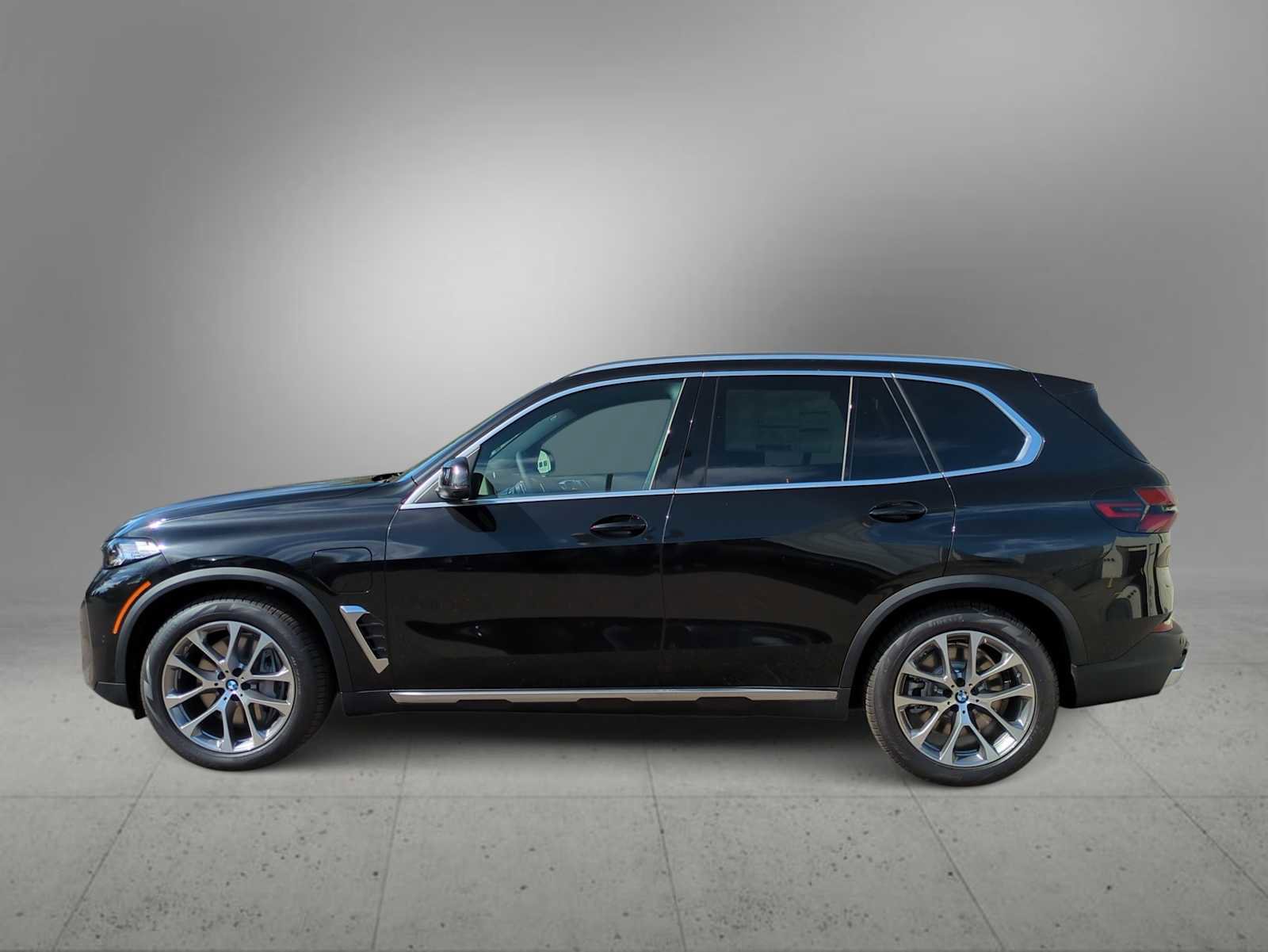 New 2026 BMW X5 xDrive50e w/ Executive Package image 5