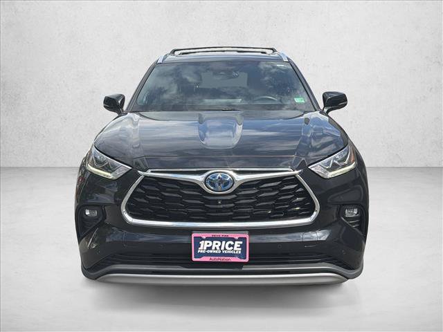 Used 2024 Toyota Highlander Platinum AWD/4WD image 2