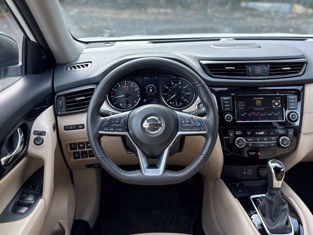 Used 2020 Nissan Rogue SL w/ Premium Package AWD/4WD image 16