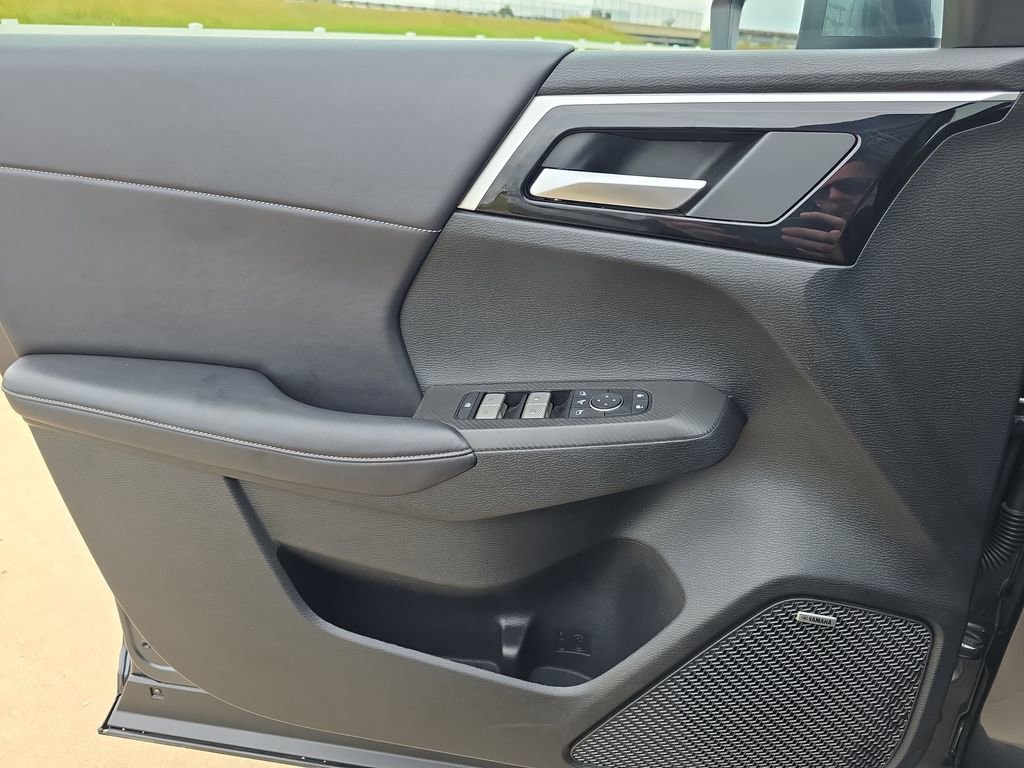Used 2025 Mitsubishi Outlander SE AWD/4WD image 28