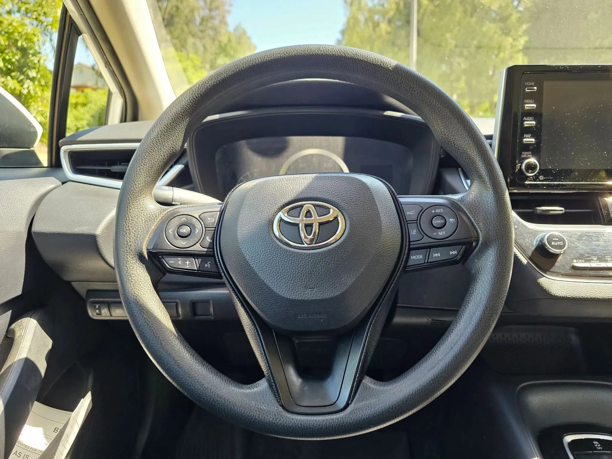 Used 2021 Toyota Corolla LE image 24