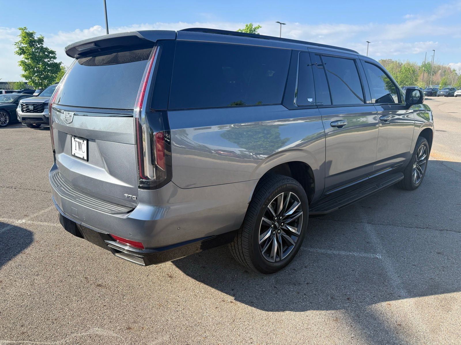 Used 2021 Cadillac Escalade ESV Sport w/ Driver Assist Tech Package AWD/4WD image 5