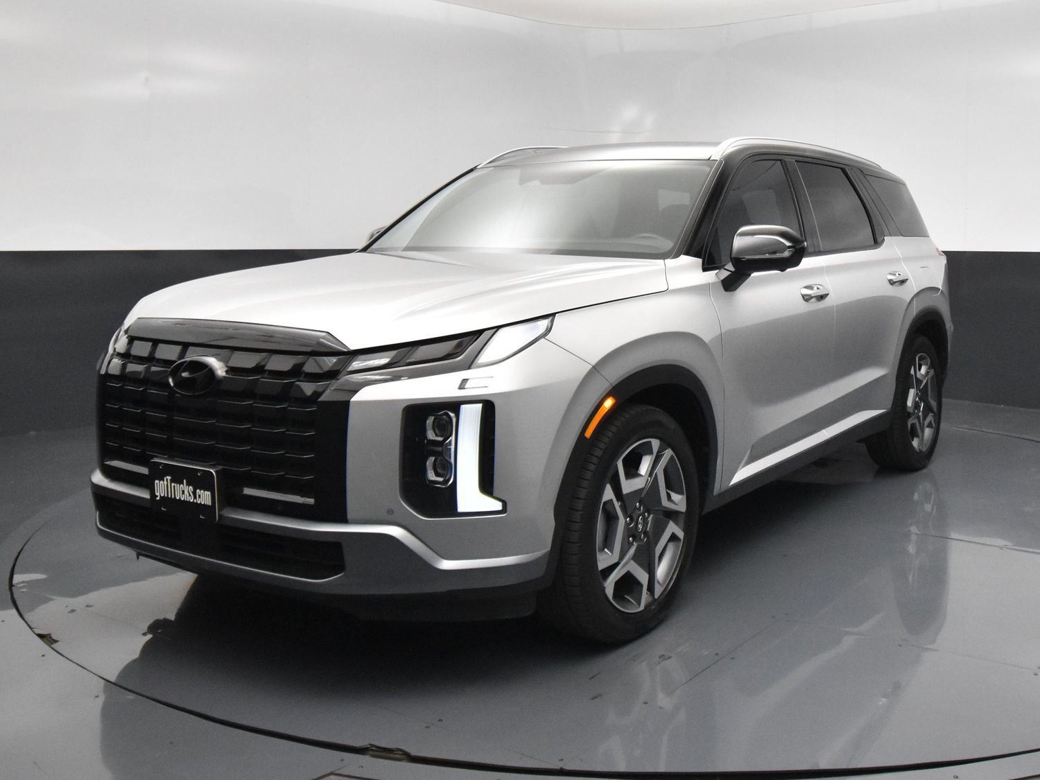 Used 2024 Hyundai Palisade SEL w/ Premium Package FWD image 2