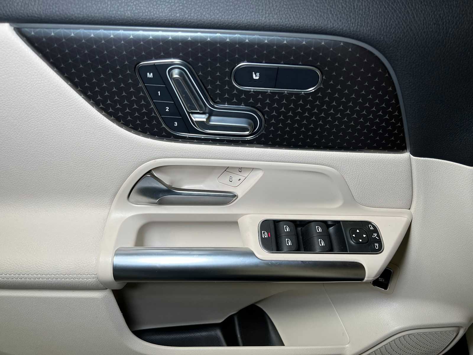 Certified 2025 Mercedes-Benz GLA 250 4MATIC image 22