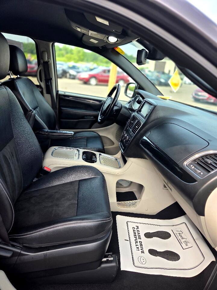 Used 2019 Dodge Grand Caravan SXT image 13