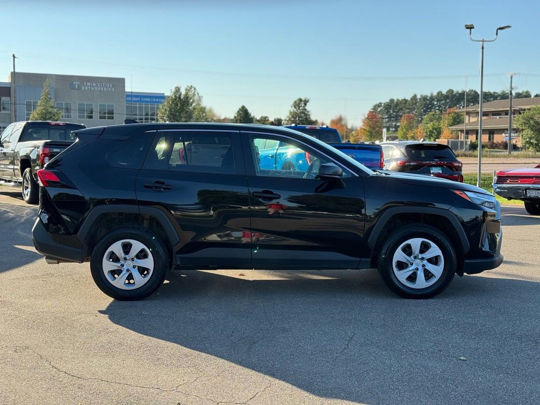 Used 2024 Toyota RAV4 LE image 9