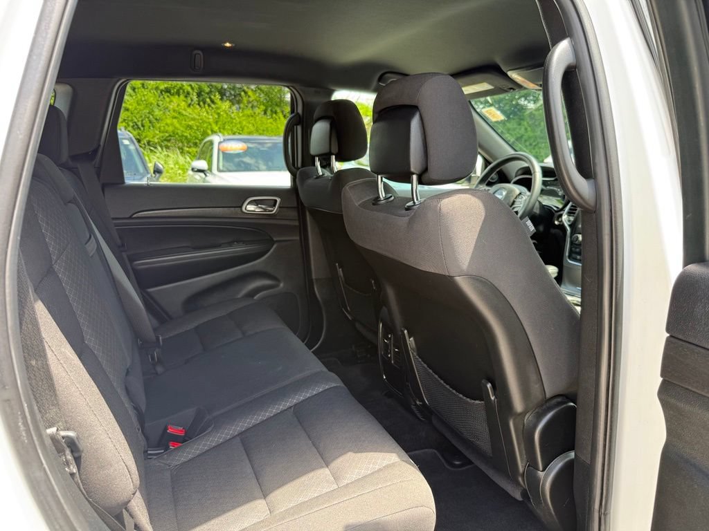Used 2018 Jeep Grand Cherokee Laredo RWD image 19