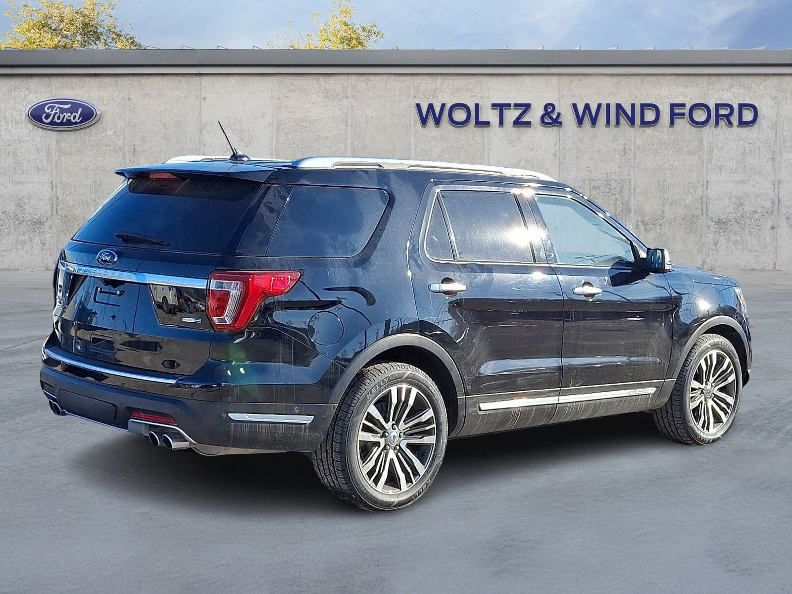 Certified 2018 Ford Explorer Platinum image 6