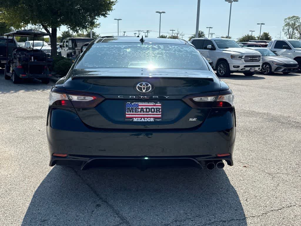 Used 2020 Toyota Camry SE w/ Convenience Package FWD image 4