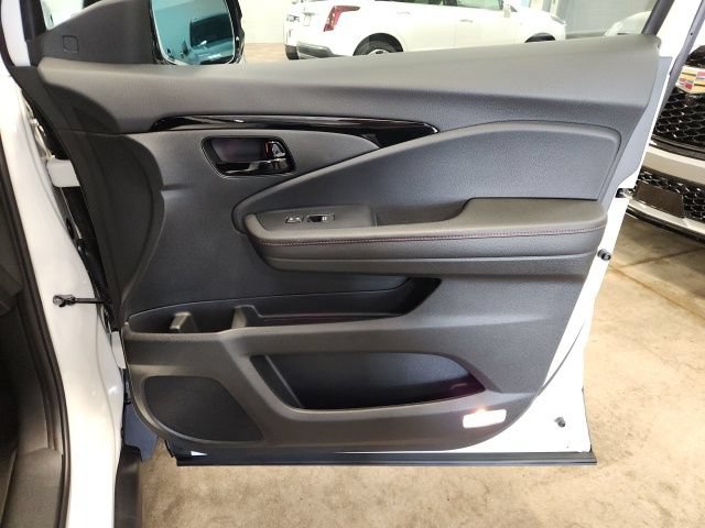 Certified 2025 Honda Passport Black Edition image 35