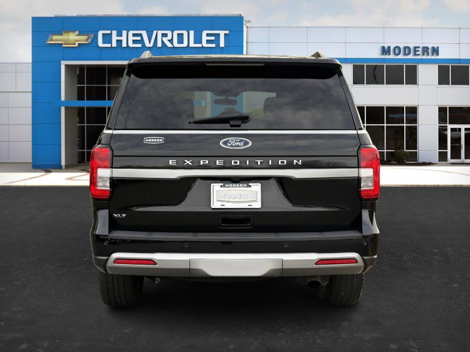 Used 2023 Ford Expedition XLT image 4