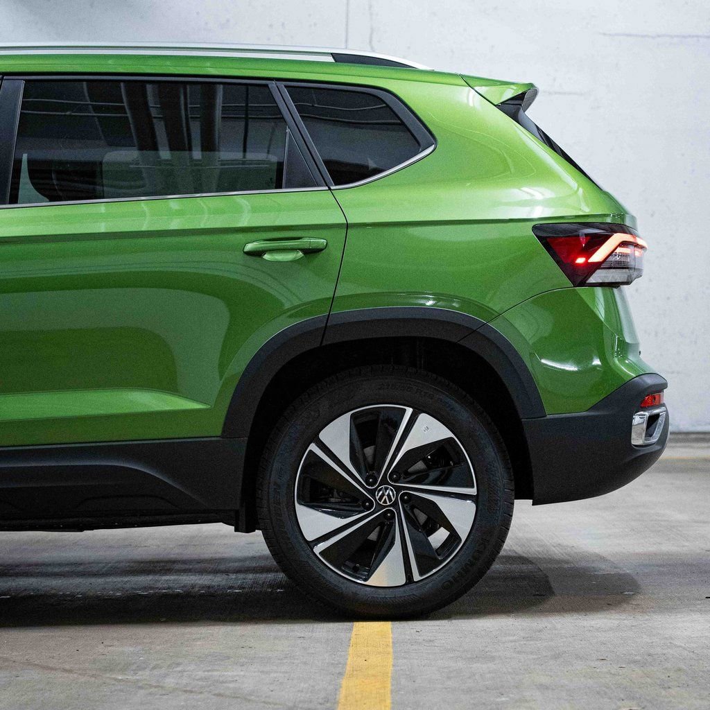 New 2025 Volkswagen Taos SE image 4