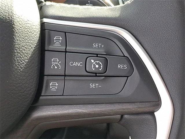 Certified 2025 Jeep Grand Cherokee Limited w/ Black Appearance Package image 23