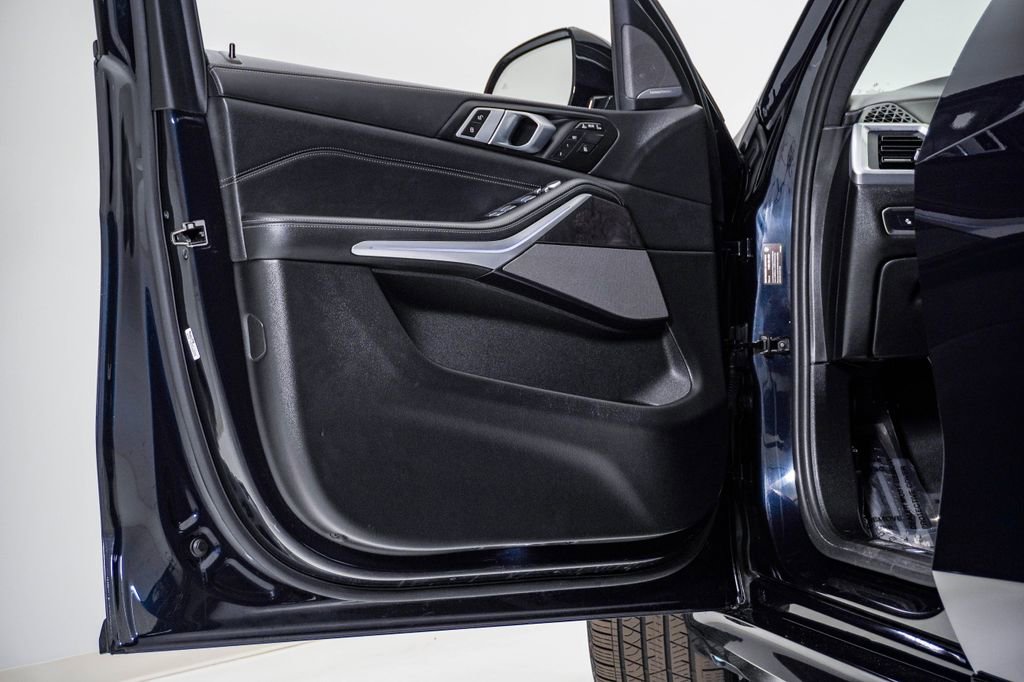 Used 2024 BMW X7 xDrive40i w/ M Sport Package image 25