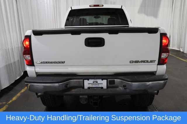 Used 2004 Chevrolet Silverado 2500 LT w/ Heavy-Duty Power Package AWD/4WD image 4