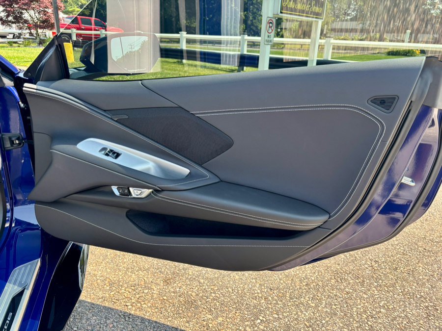 Used 2025 Chevrolet Corvette Z06 RWD image 10