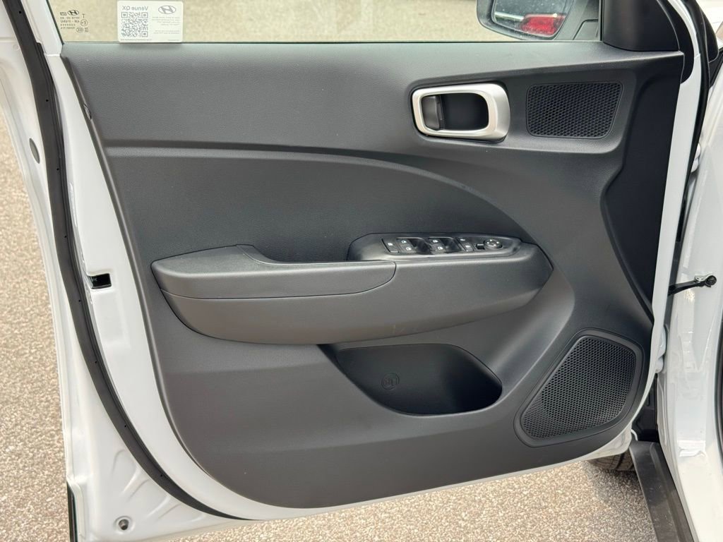 Used 2025 Hyundai Venue SEL image 20