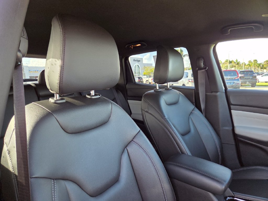 Used 2025 Jeep Compass Limited AWD/4WD image 16