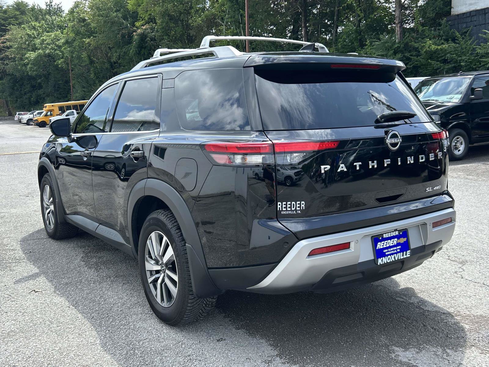 Used 2024 Nissan Pathfinder SL AWD/4WD image 5