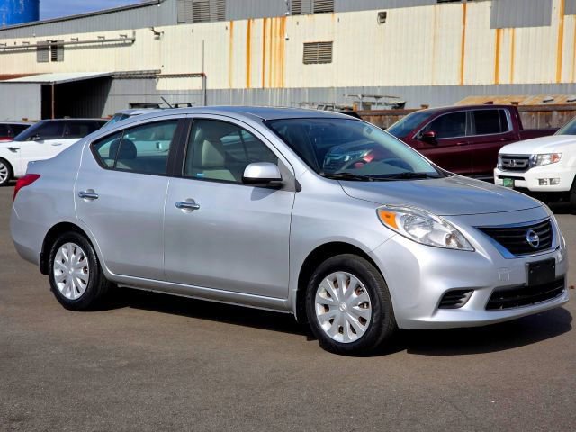 Used 2012 Nissan Versa SV image 1