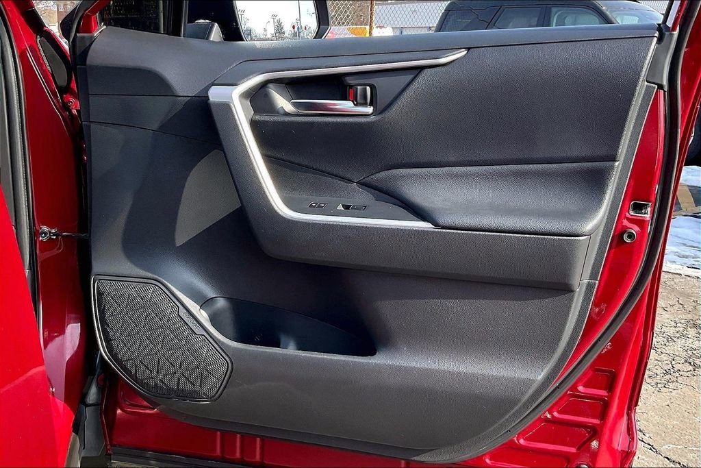 Used 2022 Toyota RAV4 XLE image 22