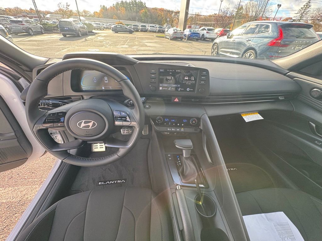 New 2025 Hyundai Elantra Sport image 12