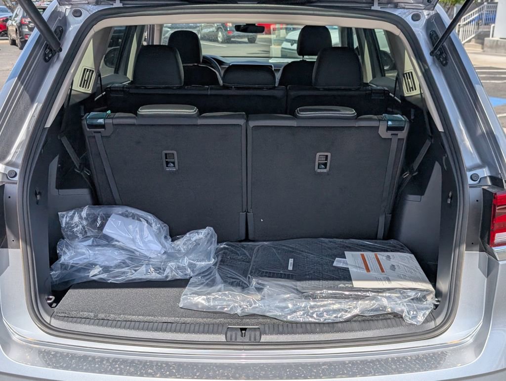 Used 2025 Volkswagen Atlas SE image 21