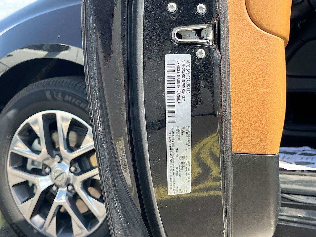 Used 2021 Chrysler Pacifica Pinnacle FWD image 35