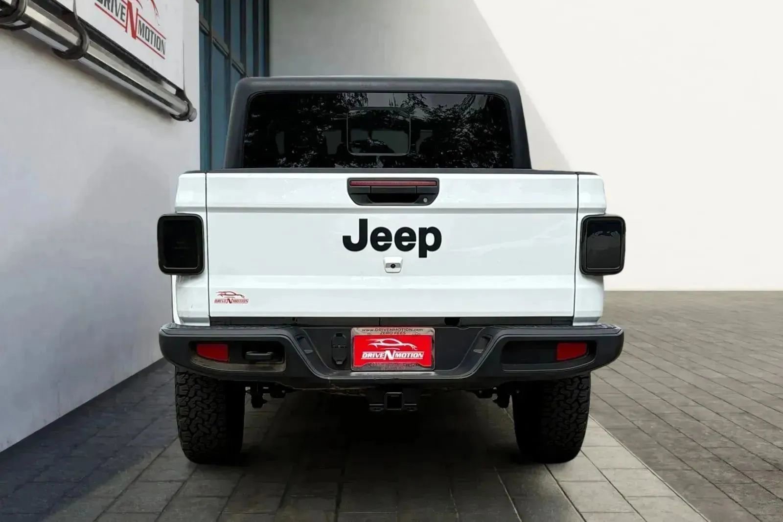 Used 2023 Jeep Gladiator Sport image 6