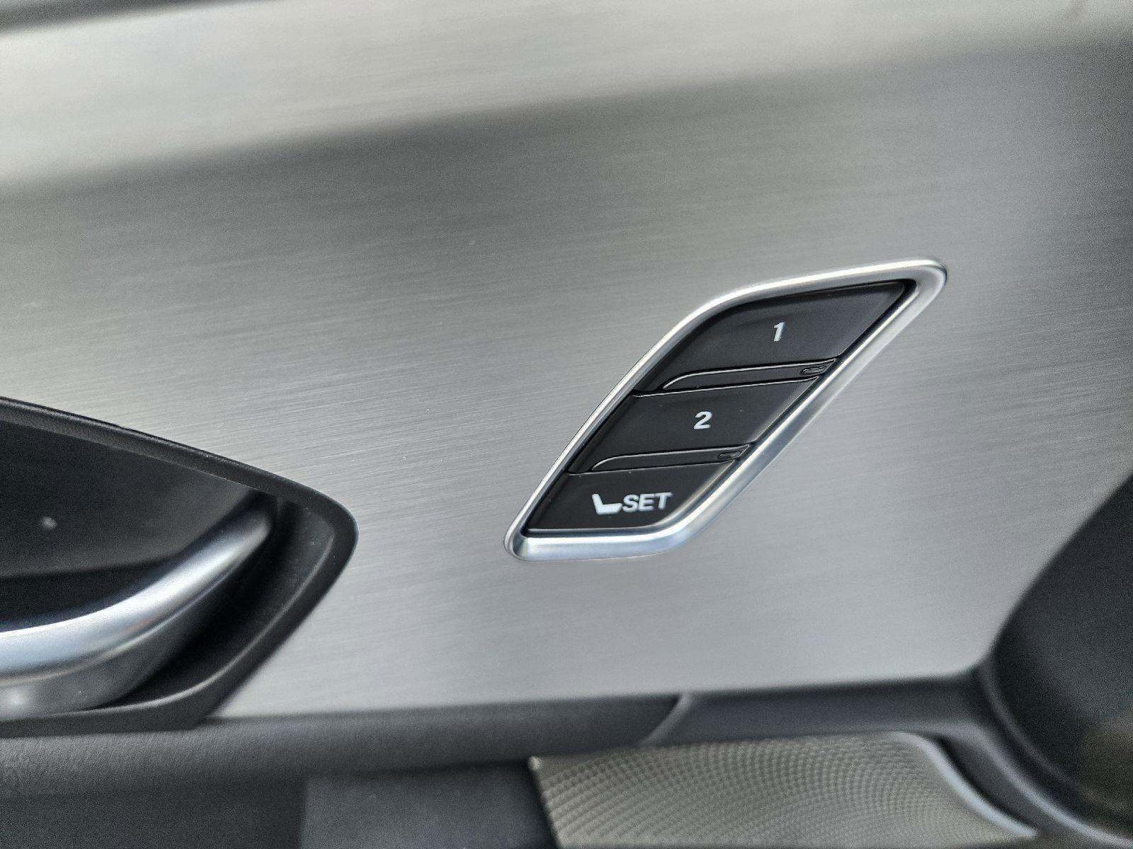 Used 2025 Acura TLX w/ Technology Package image 18