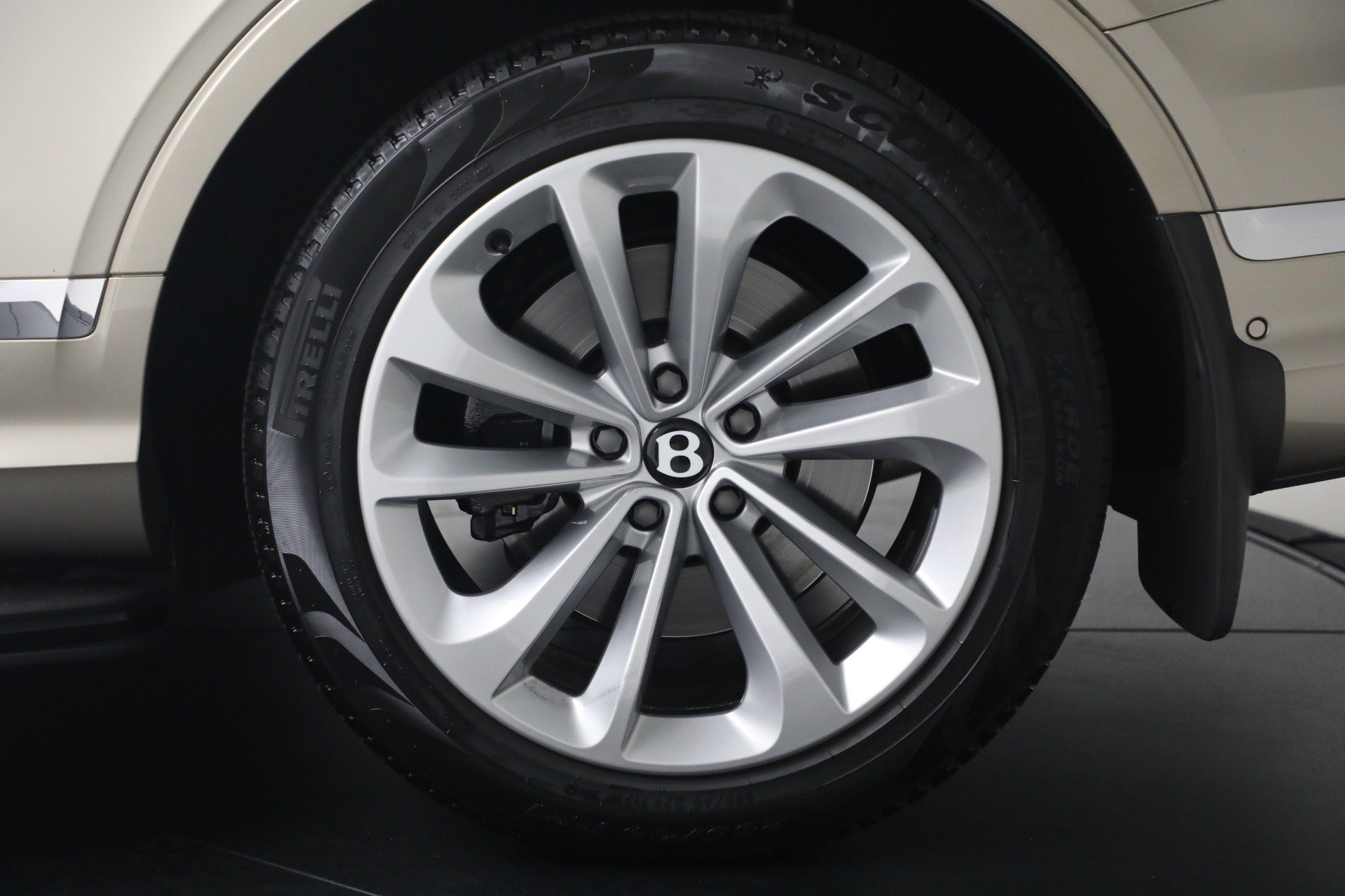 Certified 2021 Bentley Bentayga AWD/4WD image 15