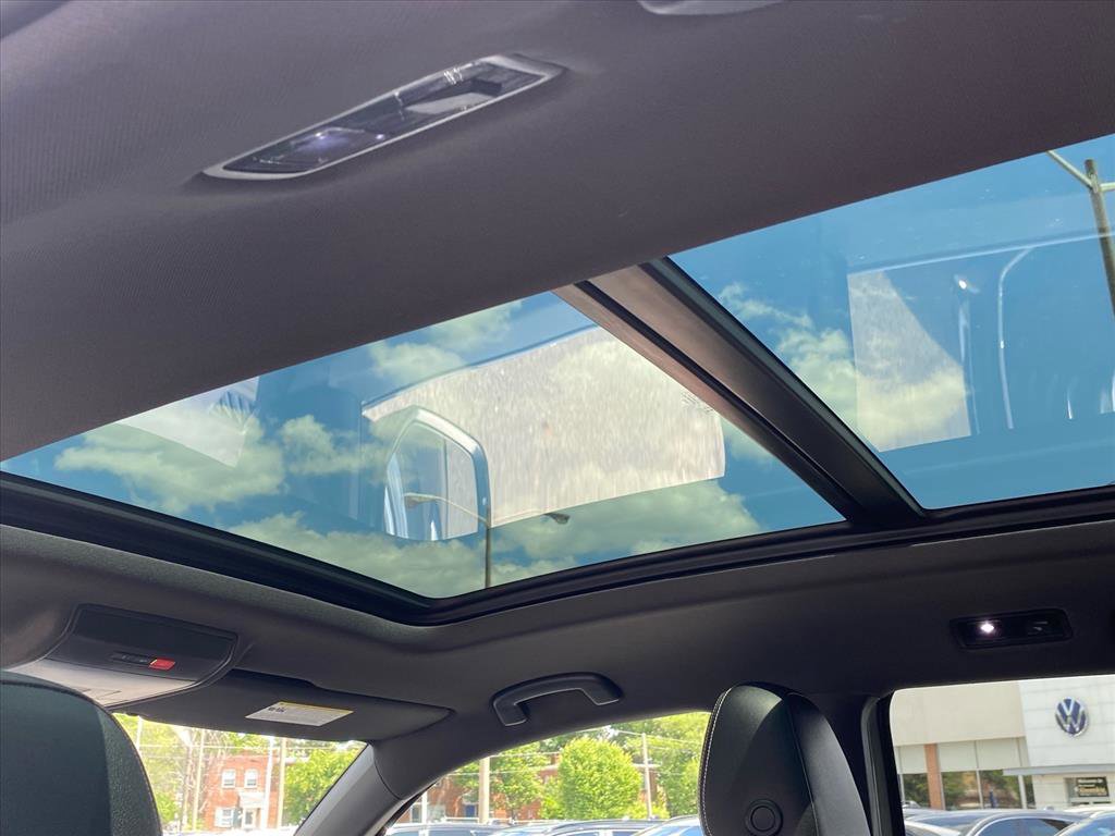 Certified 2023 Volkswagen Atlas Cross Sport SE w/ Panoramic Sunroof Package AWD/4WD image 20