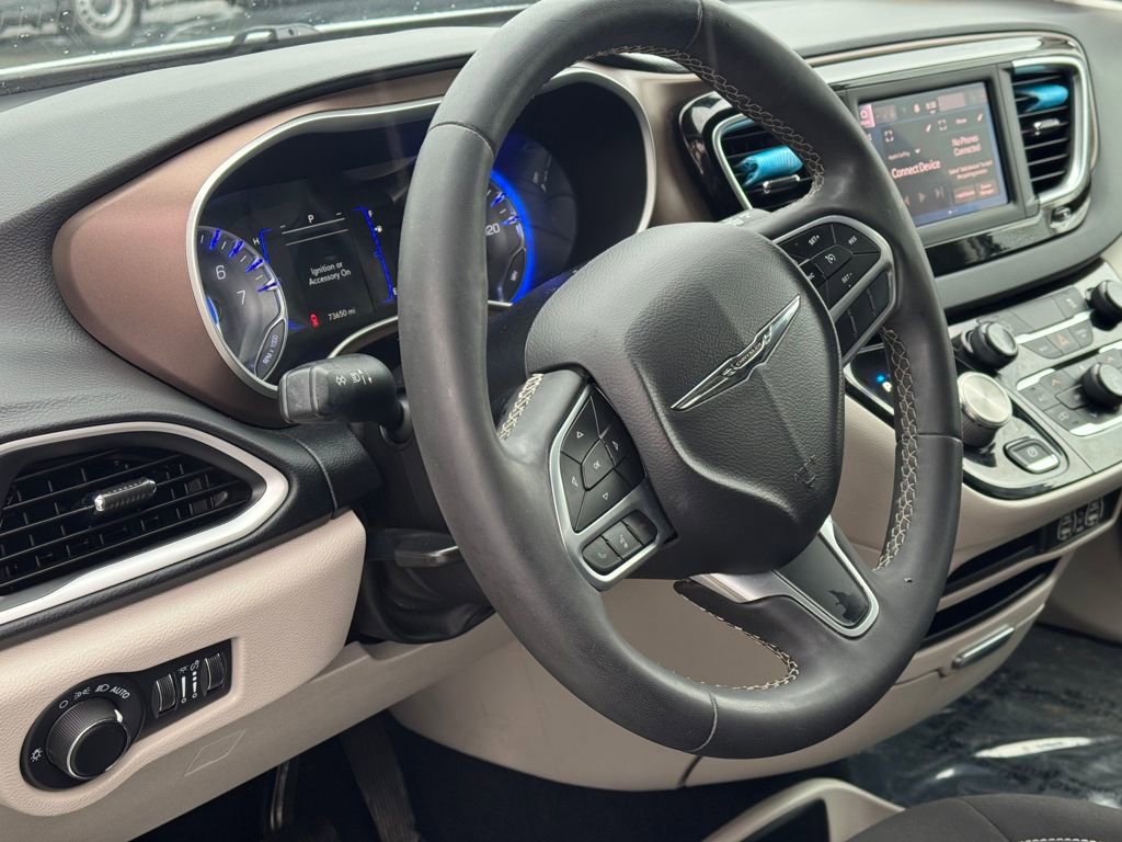 Used 2022 Chrysler Voyager LX image 26