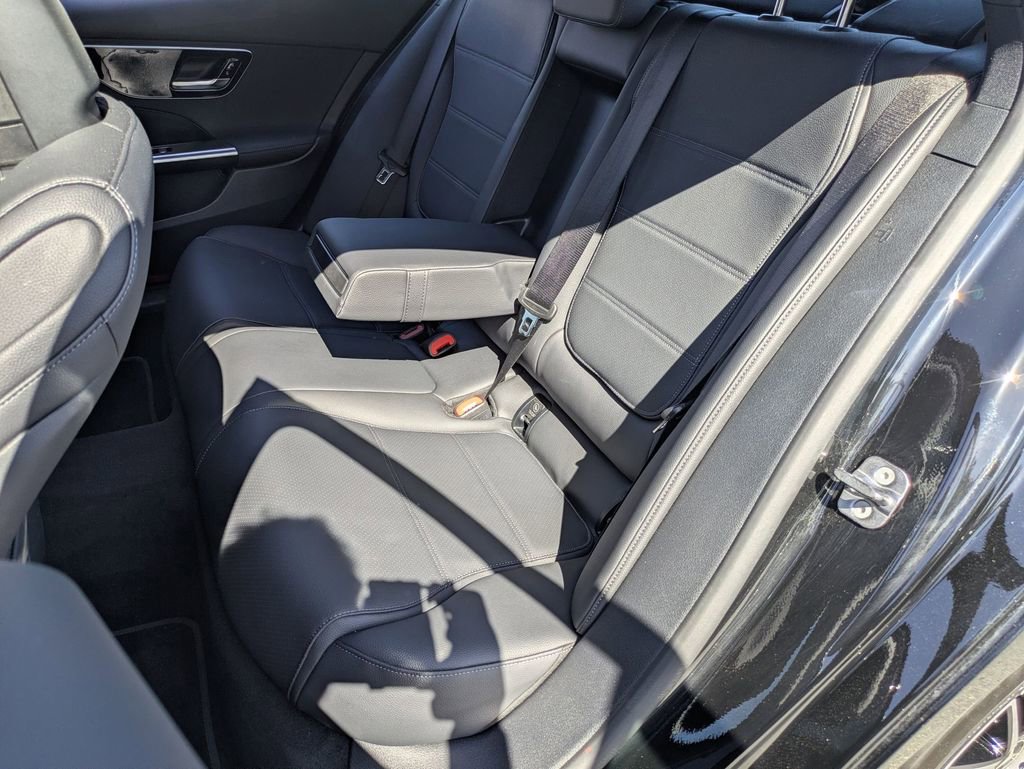Used 2025 Mercedes-Benz C 300 Sedan image 27